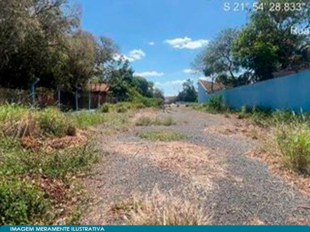 Área com 1.061 m² - Centro - Descalvado - SP