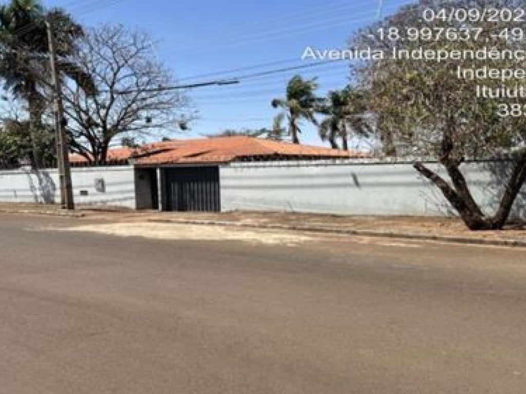 Casa 537 m² - Ituiutaba-MG - Av. Independência, 1.287 - Independência
