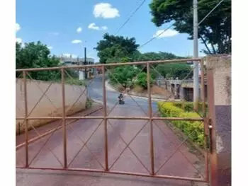 Terreno c/benfeitorias à venda