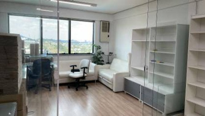 Sala Comercial 44 m² (01 vaga) - Alphaville - Santana de Parnaíba - SP