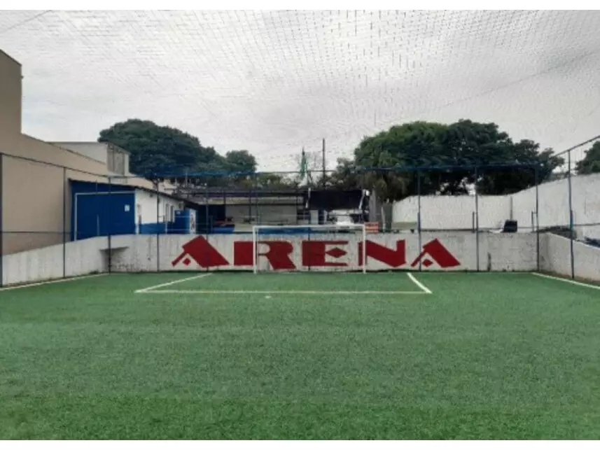 Terreno c/benfeitorias à venda em leilão