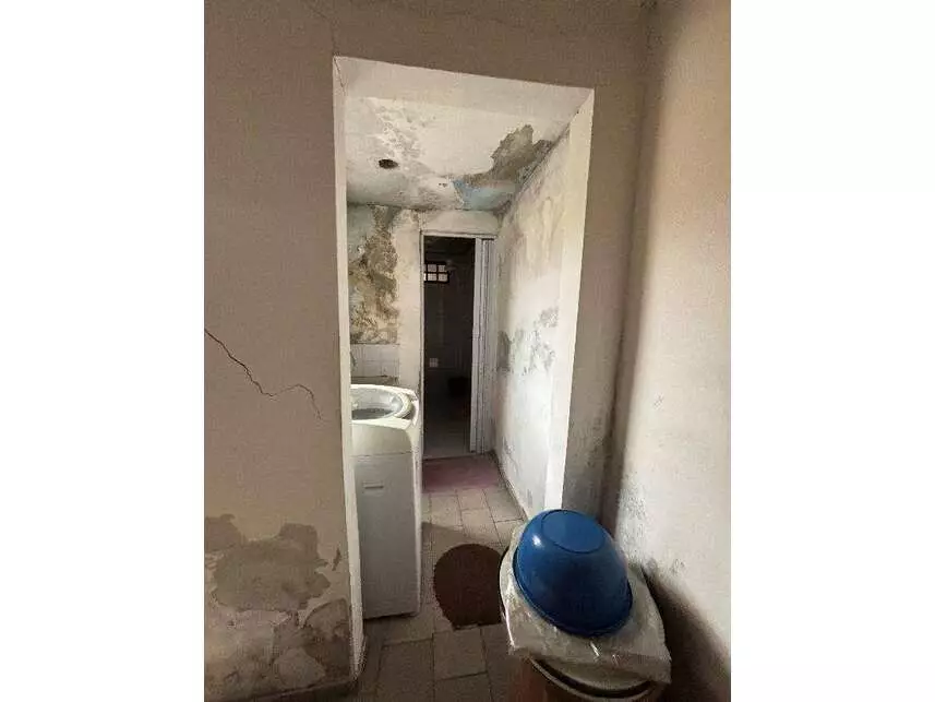 Casa e edícula à venda em leilão