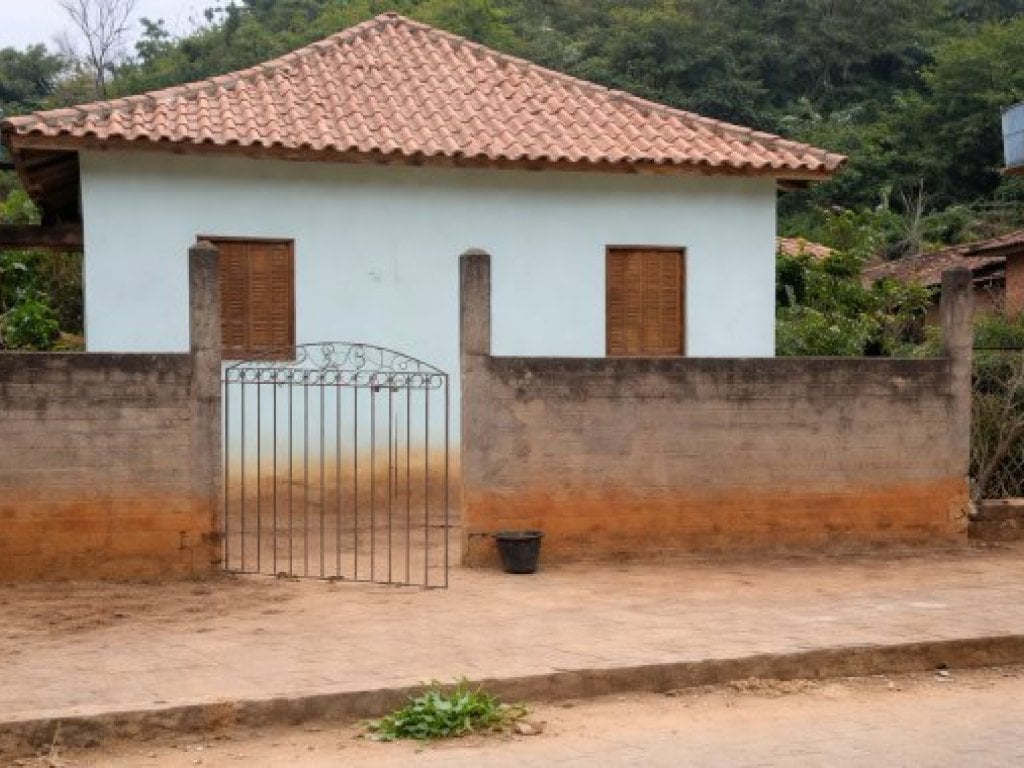 Casa em Terreno de 300 m² - Legítimo - Mutum - MG