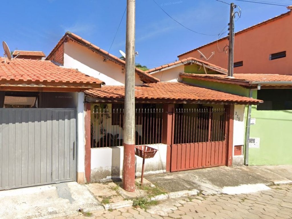 Casa em Terreno de 129 m² - Conjunto Habitacional Geraldo Adão de Carvalho - Silveiras - SP