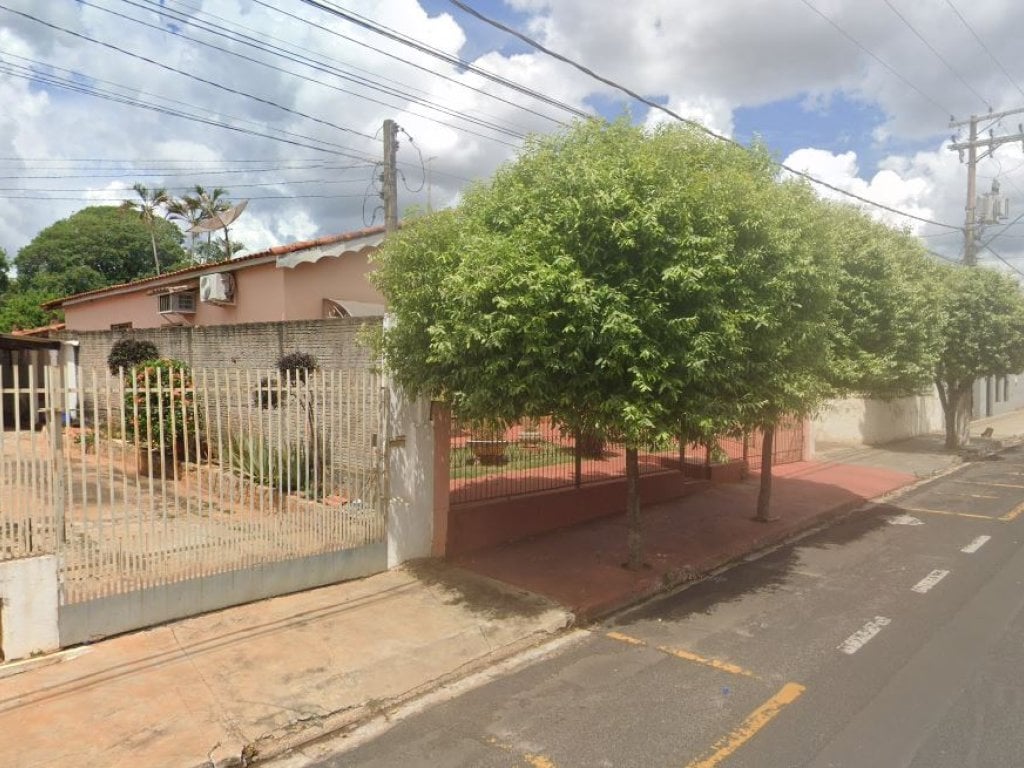 Parte Ideal (33,33%) sobre Casa em Terreno de 484 m² - Centro - Ibirá - SP