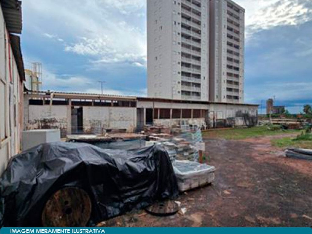 Área com 1.628 m² (com ocupação comercial) - Jardim Marivan - Araraquara - SP