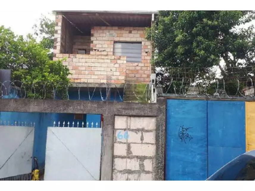 Terreno c/benfeitorias à venda em leilão