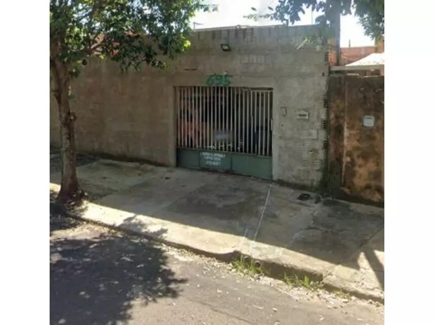 Terreno c/Benfeitorias à venda em leilão