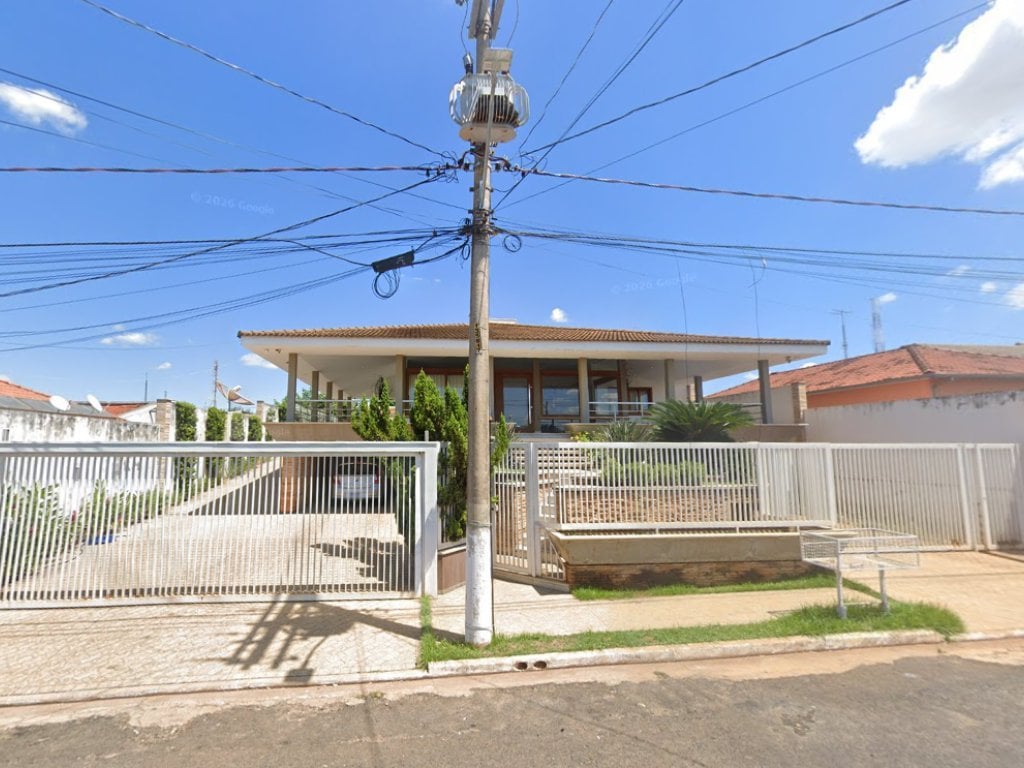 Casa em Terreno 1.000 m² - Centro - Monte Azul Paulista - SP