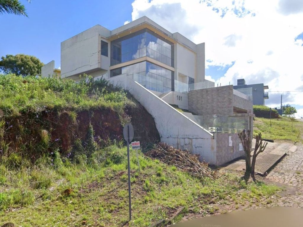 Casa de Alto Padrão com 310 m² (área construída) - Xanxerê - SC