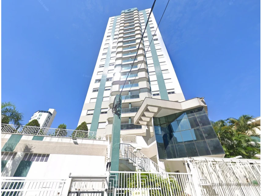 Apartamento à venda em leilão