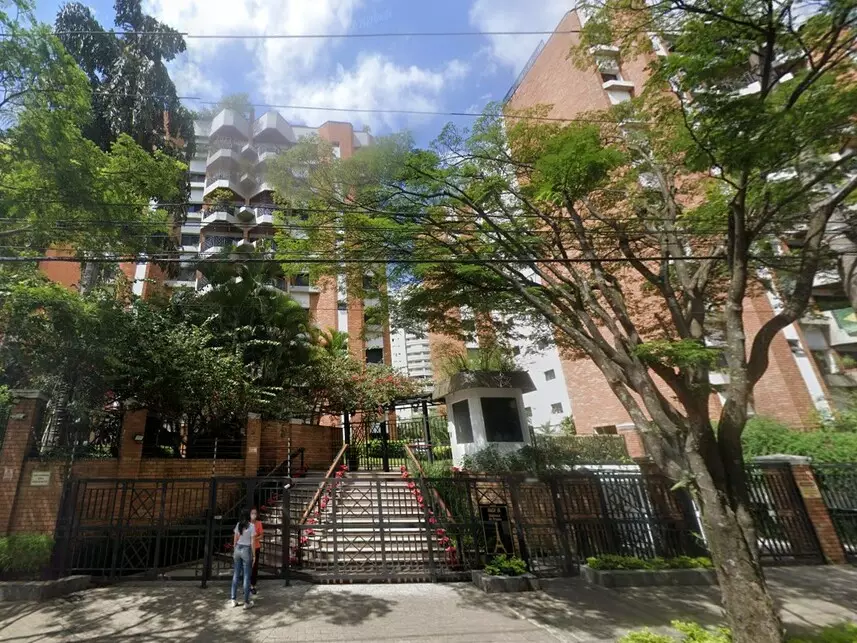 Apartamento à venda em leilão
