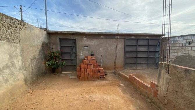Casa, Padrão, 0 Vaga(S) de Garagem