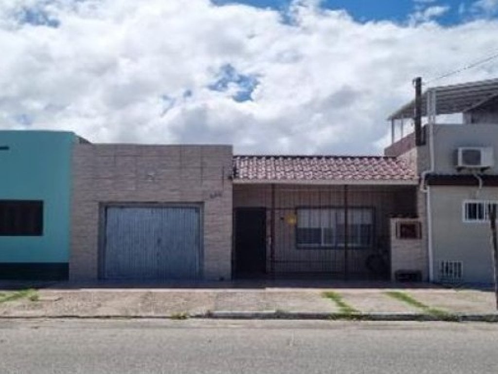 Casa em Terreno de 180 m² - Miguel de Castro Moreira - Rio Grande - RS